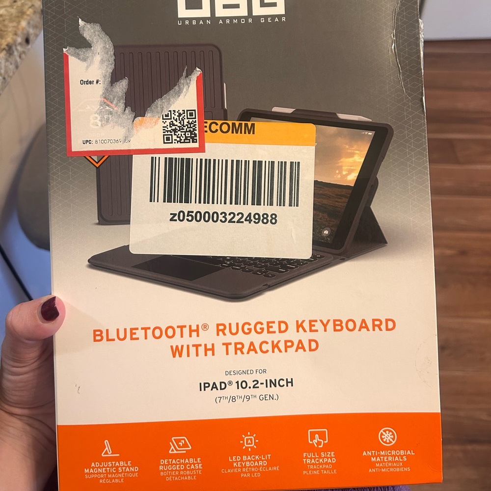 UAG 10.2” iPad Bluetooth keyboard case